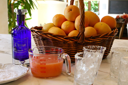 cocktail of freshly squeeze ruby red grapefruits, ultimat vodka, sea salt and lots of ice