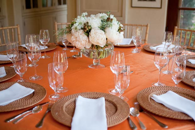 Round Table Settings Flowers, Round Table Lunch Hours
