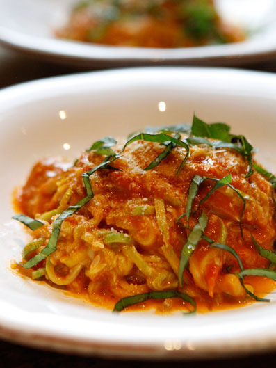 zucchini pasta with fresh tomato sauce