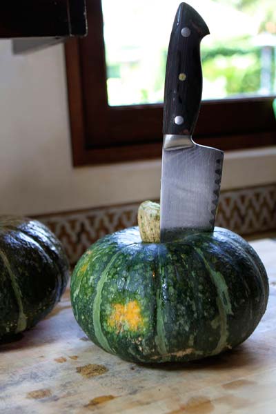 knife-stabbing-kabocha