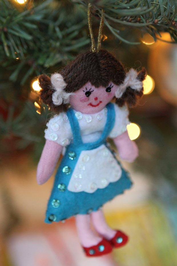 dorothy-tree-ornament-no-place-like-home